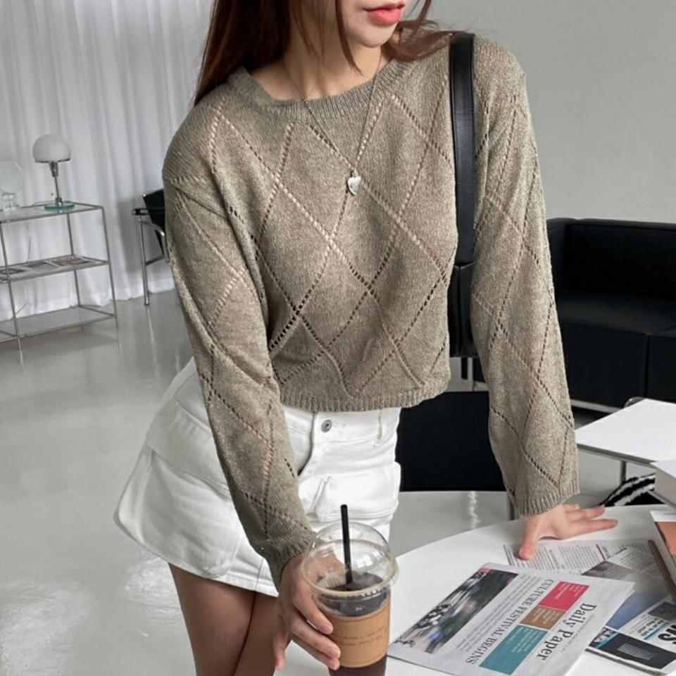 ダイヤパターンシアーニット・p006000 レディース 【tops】 韓国ファッション トップス ニット ボートネック 長袖 クロップド ショート丈 リブヘム ダイヤパターン ルーズフィット ゆったり シアー 透け感 大人カジュアル 春 夏 カジュアル MKT