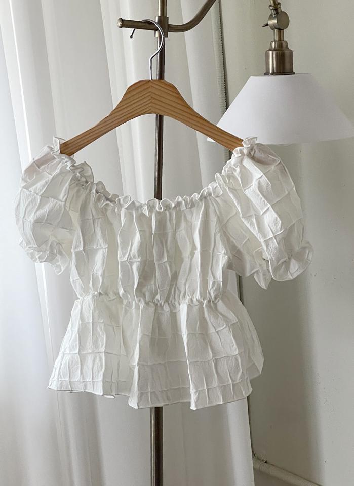 【4DAY限定SALE】2WAYエンボスペプラムブラウス・t72443 レディース 【bl】 韓国ファッション トップス ブラウス オフショルダー スクエアネック 半袖 パフスリーブ ペプラム エンボス クロップド 無地 キュート ガーリー 春 夏 カジュアル