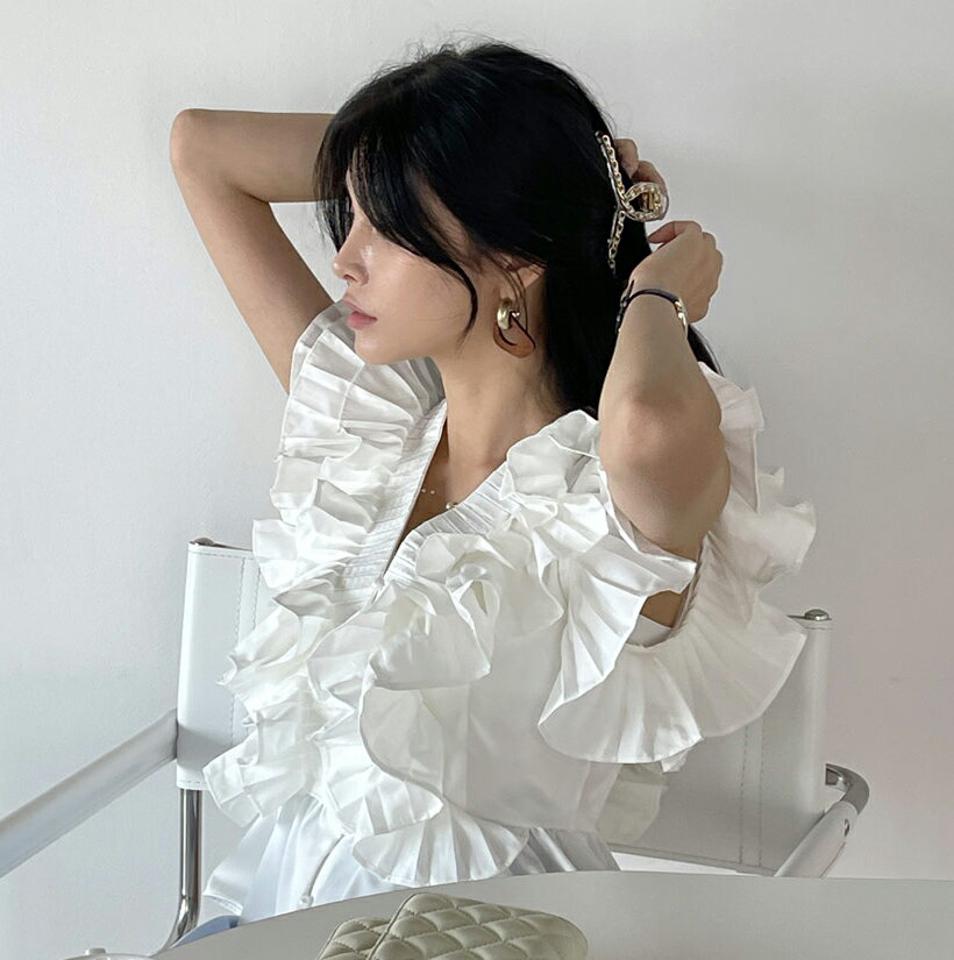 フリルVネックノースリーブ・b00879 レディース 【tops】 韓国ファッション トップス ブラウス Vネック ノースリーブ フリル クロップド ペプラム ボリューム くるみボタン 無地 カラフル上品 ガーリー 春 夏 カジュアル