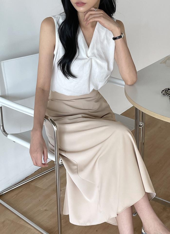 ツイストVネックノースリーブ・t00883 レディース 【tops】 韓国ファッション トップス Vネック ツイストネック ノースリーブ 股丈 ショート丈 ツイスト ナチュラルライン 無地 モード お出かけ ラブリー 春 夏 カジュアル