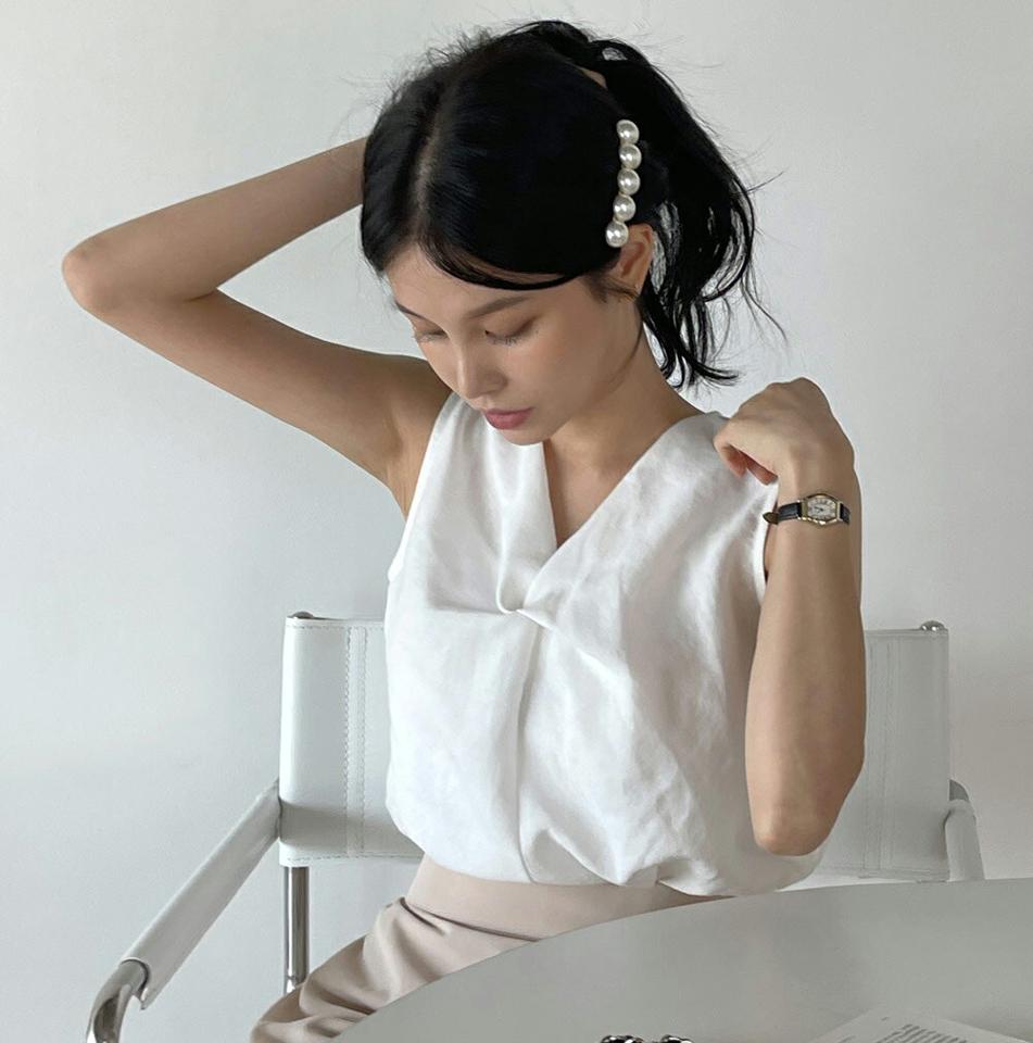 ツイストVネックノースリーブ・t00883 レディース 【tops】 韓国ファッション トップス Vネック ツイストネック ノースリーブ 股丈 ショート丈 ツイスト ナチュラルライン 無地 モード お出かけ ラブリー 春 夏 カジュアル