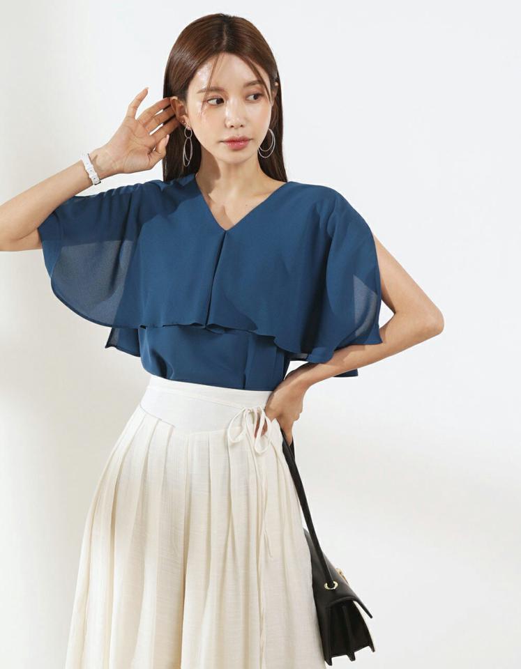 【4DAY限定SALE】Vネックスリットケープブラウス・b01056 レディース 【bl】 韓国ファッション トップス ブラウス Vネック スリット ケープ 半袖 ショート丈 フレア ツーピース風 ボリューム 無地 オフィスカジュアル お出かけ 春 夏 カジュアル