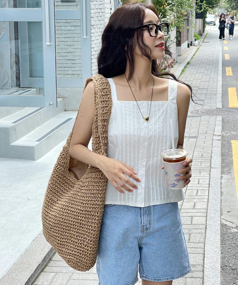 ピンタックボタンノースリーブ・t72490 レディース 【tops】 韓国ファッション トップス スクエアネック ノースリーブ クロップド ショート丈 フロントボタン ピンタック ナチュラルライン コットン 無地 シンプル お出かけ 春 夏 カジュアル