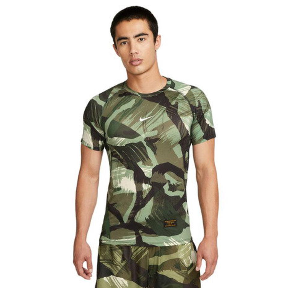 【SOY受賞記念1/30 9:59までエントリーでP4倍】ナイキ(NIKE)(メンズ)半袖Tシャツ メンズ Nike Pro Dri-FIT スリム カモ AO FB7935-386 速乾