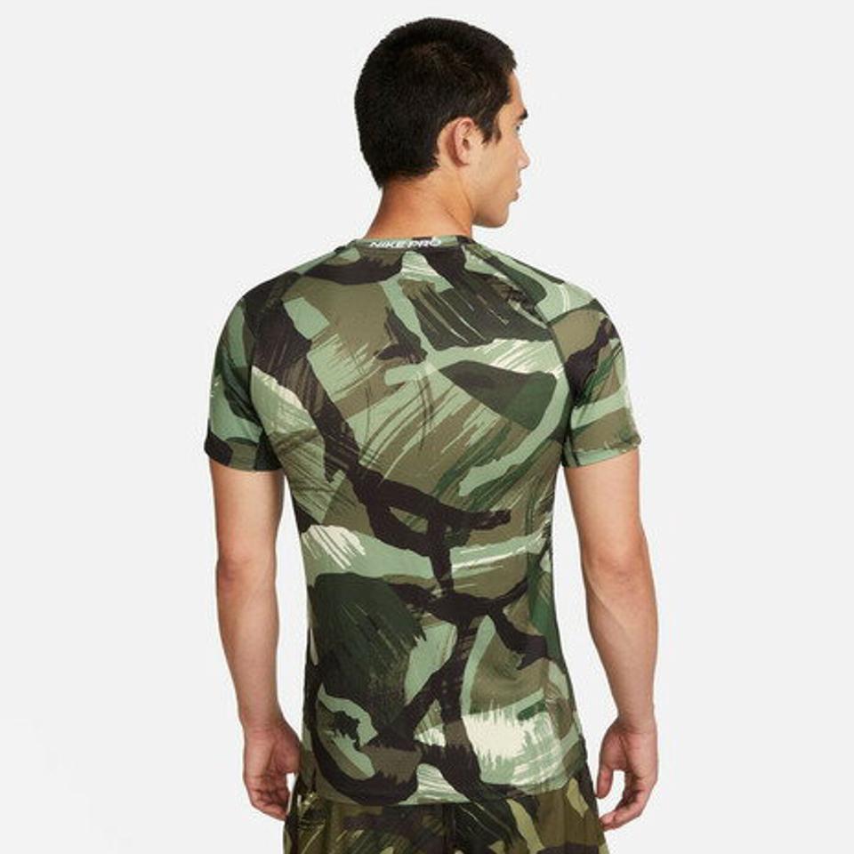 【SOY受賞記念1/30 9:59までエントリーでP4倍】ナイキ(NIKE)(メンズ)半袖Tシャツ メンズ Nike Pro Dri-FIT スリム カモ AO FB7935-386 速乾