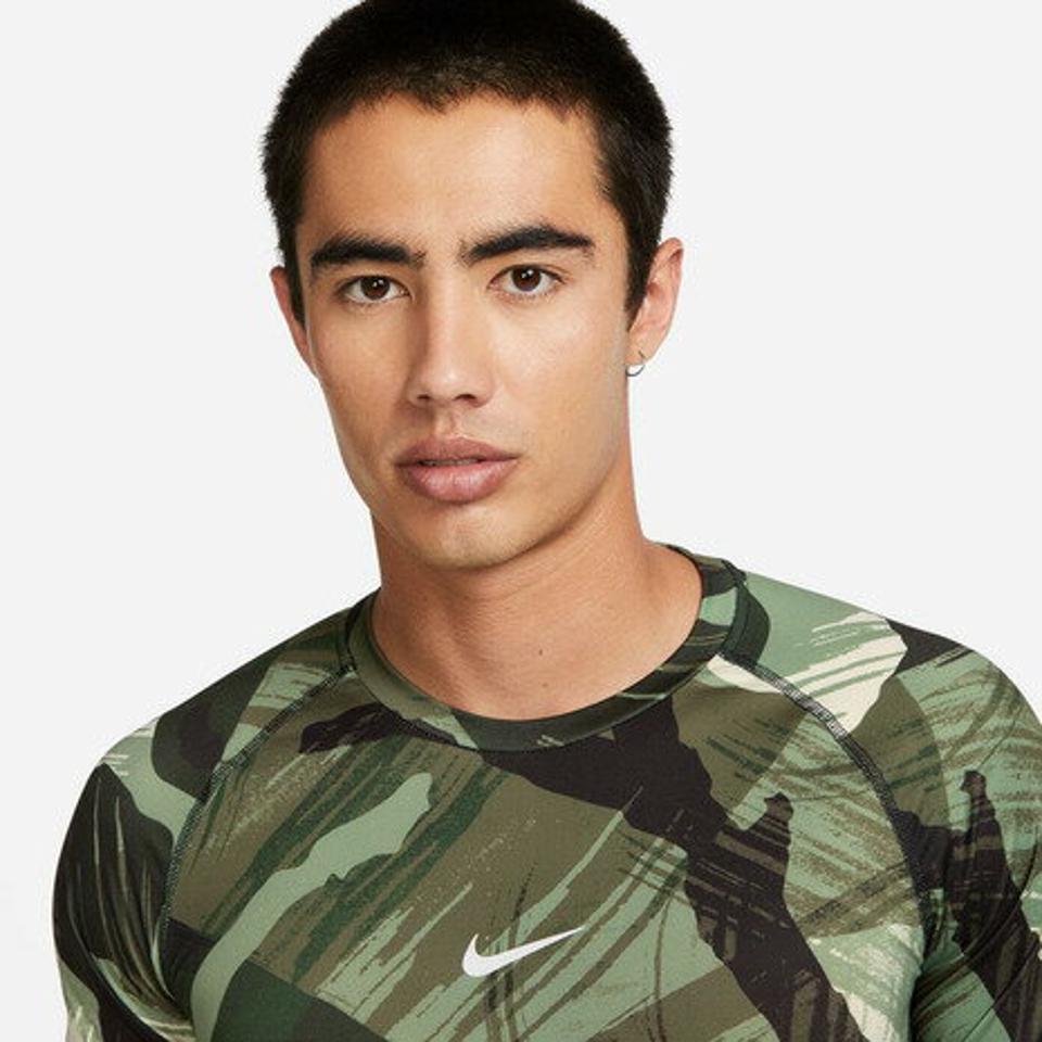 【SOY受賞記念1/30 9:59までエントリーでP4倍】ナイキ(NIKE)(メンズ)半袖Tシャツ メンズ Nike Pro Dri-FIT スリム カモ AO FB7935-386 速乾