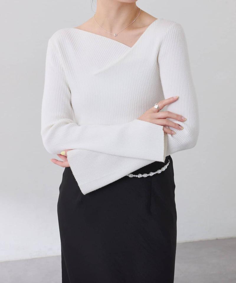 《1月13日13:00まで TIME SALE開催中》デザインネックリブニット