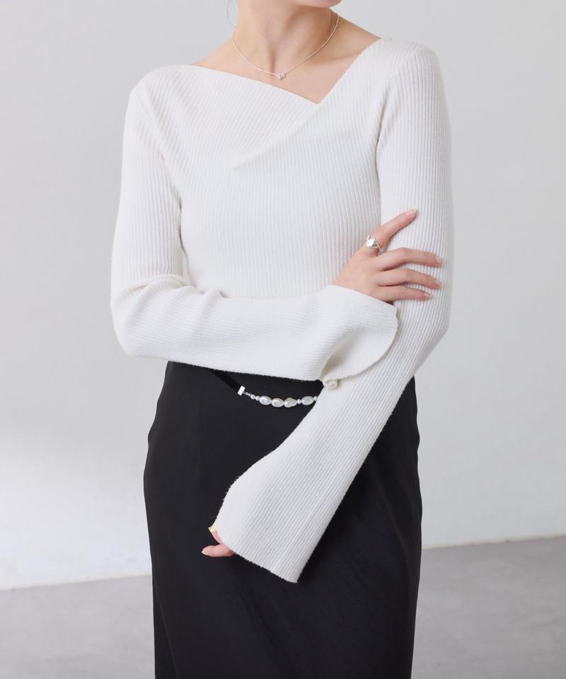 《1月13日13:00まで TIME SALE開催中》デザインネックリブニット