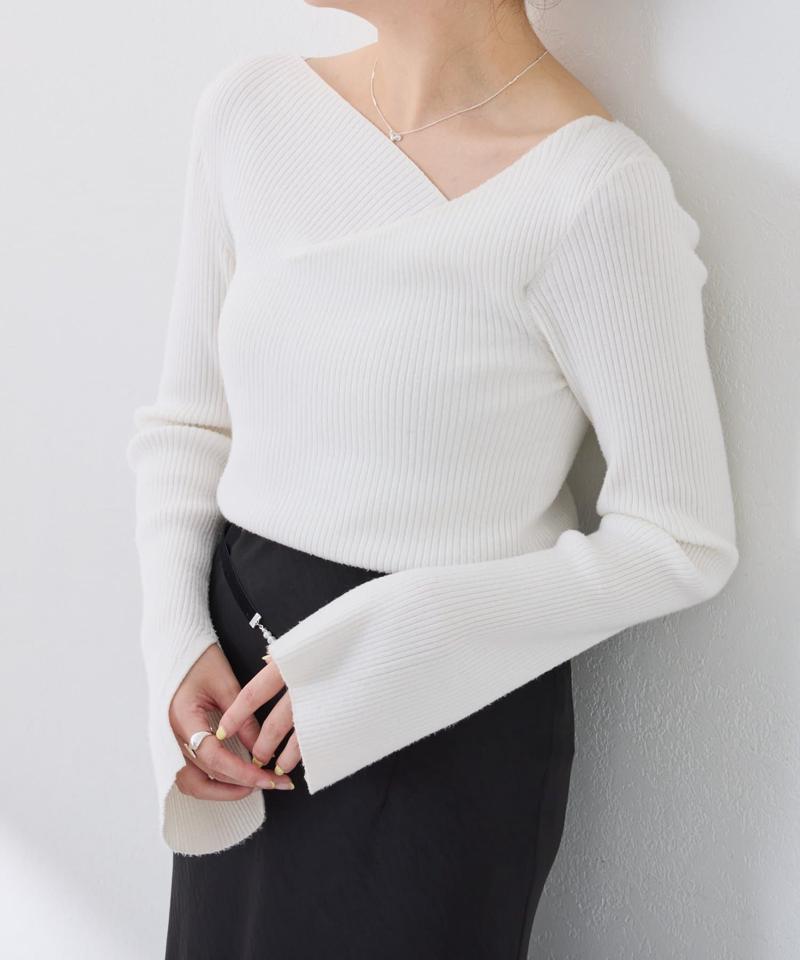 《1月13日13:00まで TIME SALE開催中》デザインネックリブニット