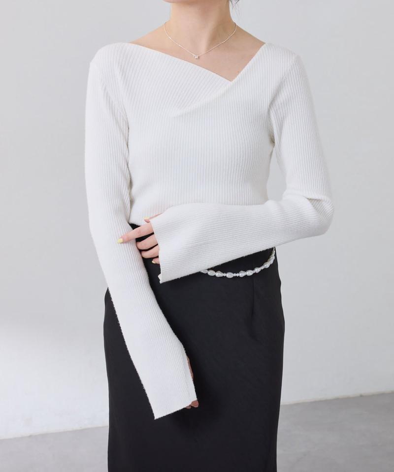 《1月13日13:00まで TIME SALE開催中》デザインネックリブニット