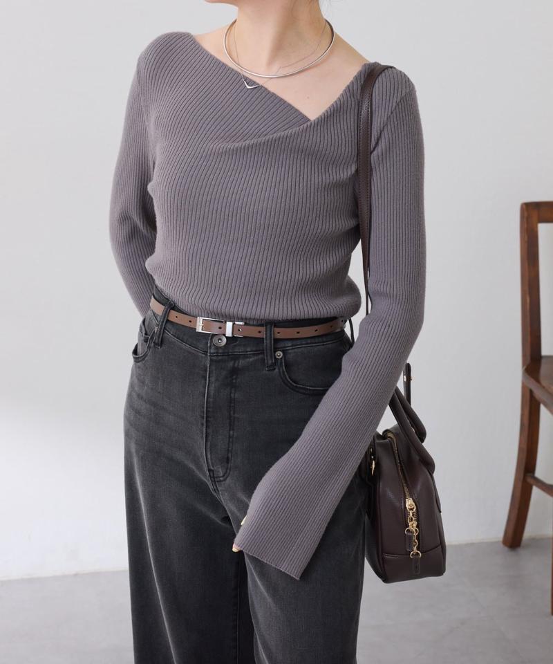 《1月13日13:00まで TIME SALE開催中》デザインネックリブニット