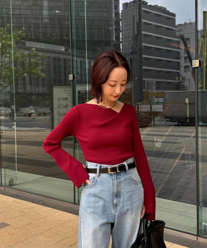 《1月13日13:00まで TIME SALE開催中》デザインネックリブニット