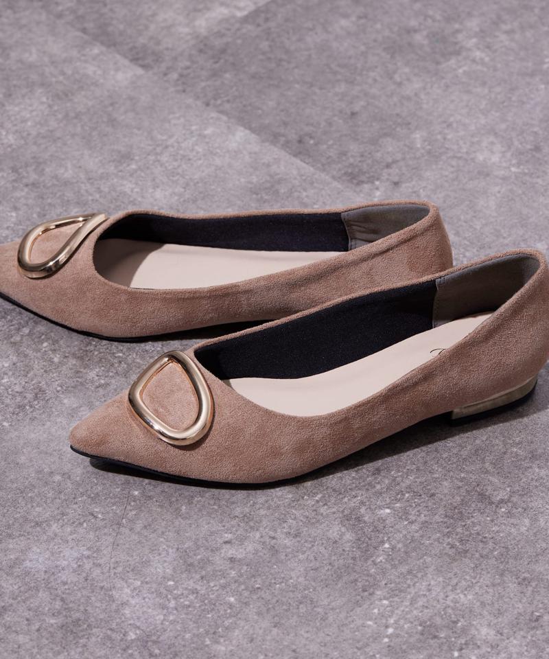 ゴールドバックルフラットパンプス