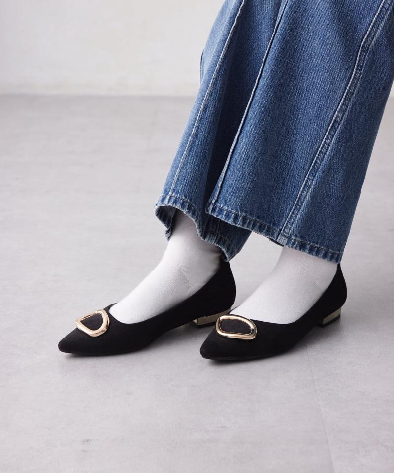 ゴールドバックルフラットパンプス