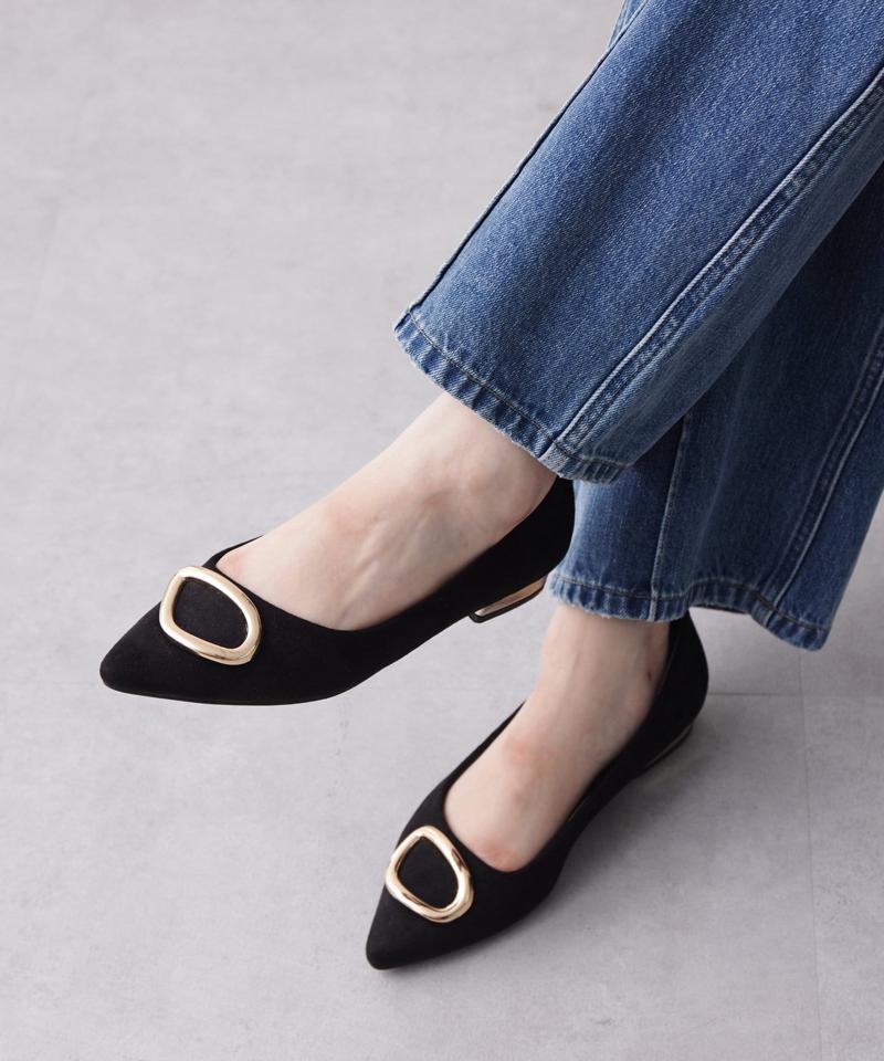 ゴールドバックルフラットパンプス