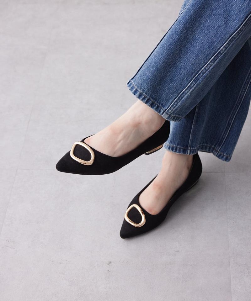 ゴールドバックルフラットパンプス