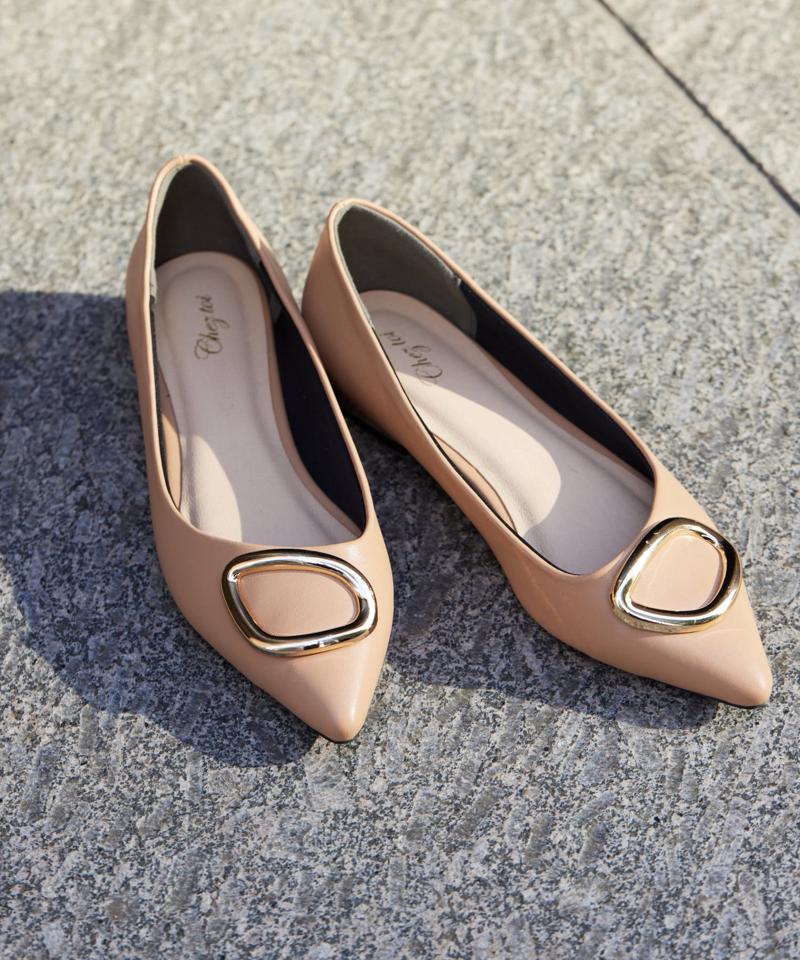 ゴールドバックルフラットパンプス
