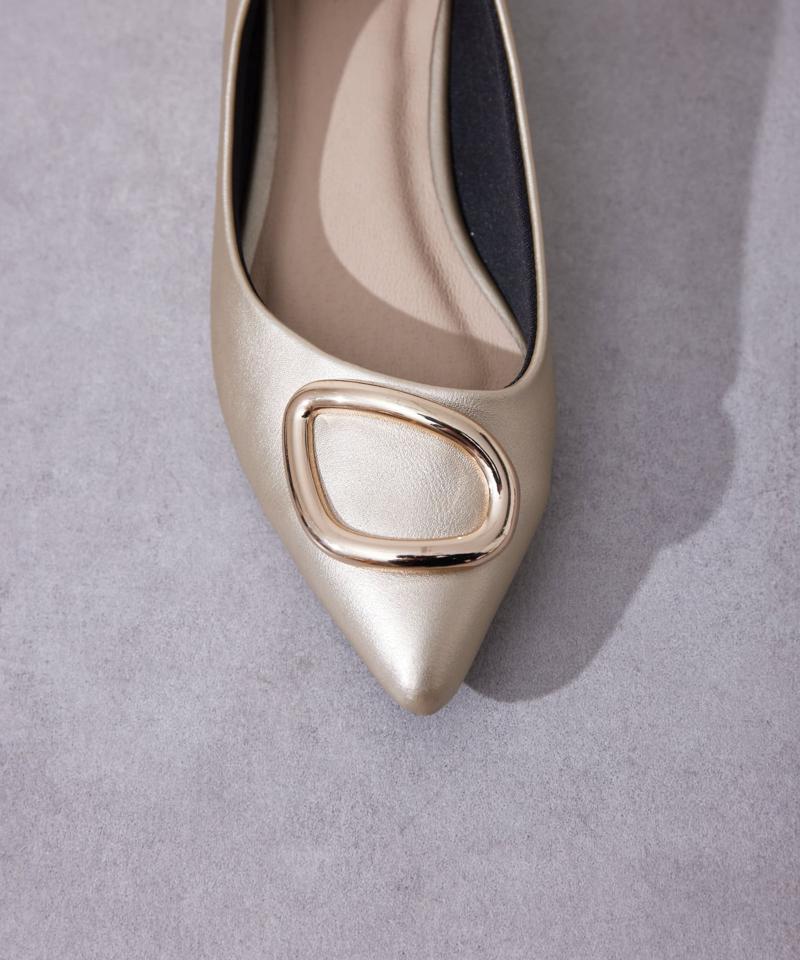 ゴールドバックルフラットパンプス