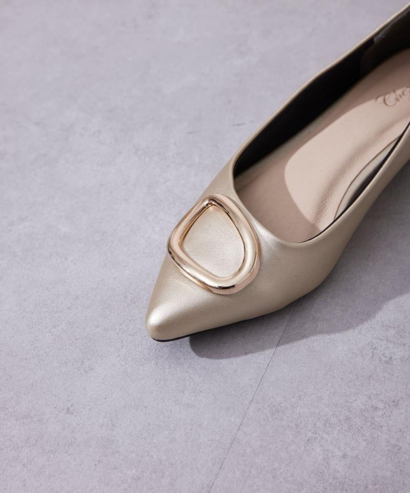 ゴールドバックルフラットパンプス