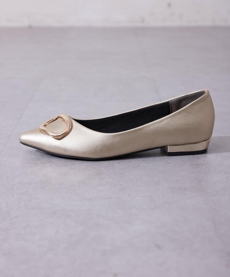 ゴールドバックルフラットパンプス