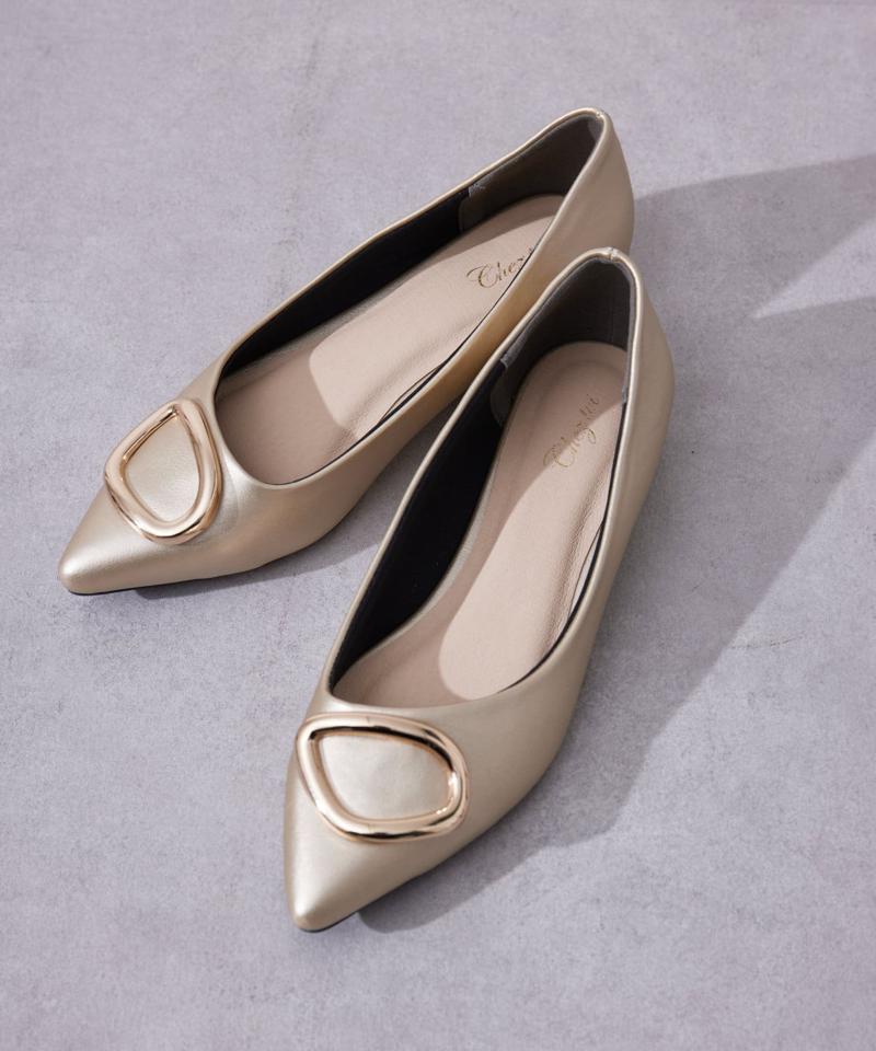 ゴールドバックルフラットパンプス