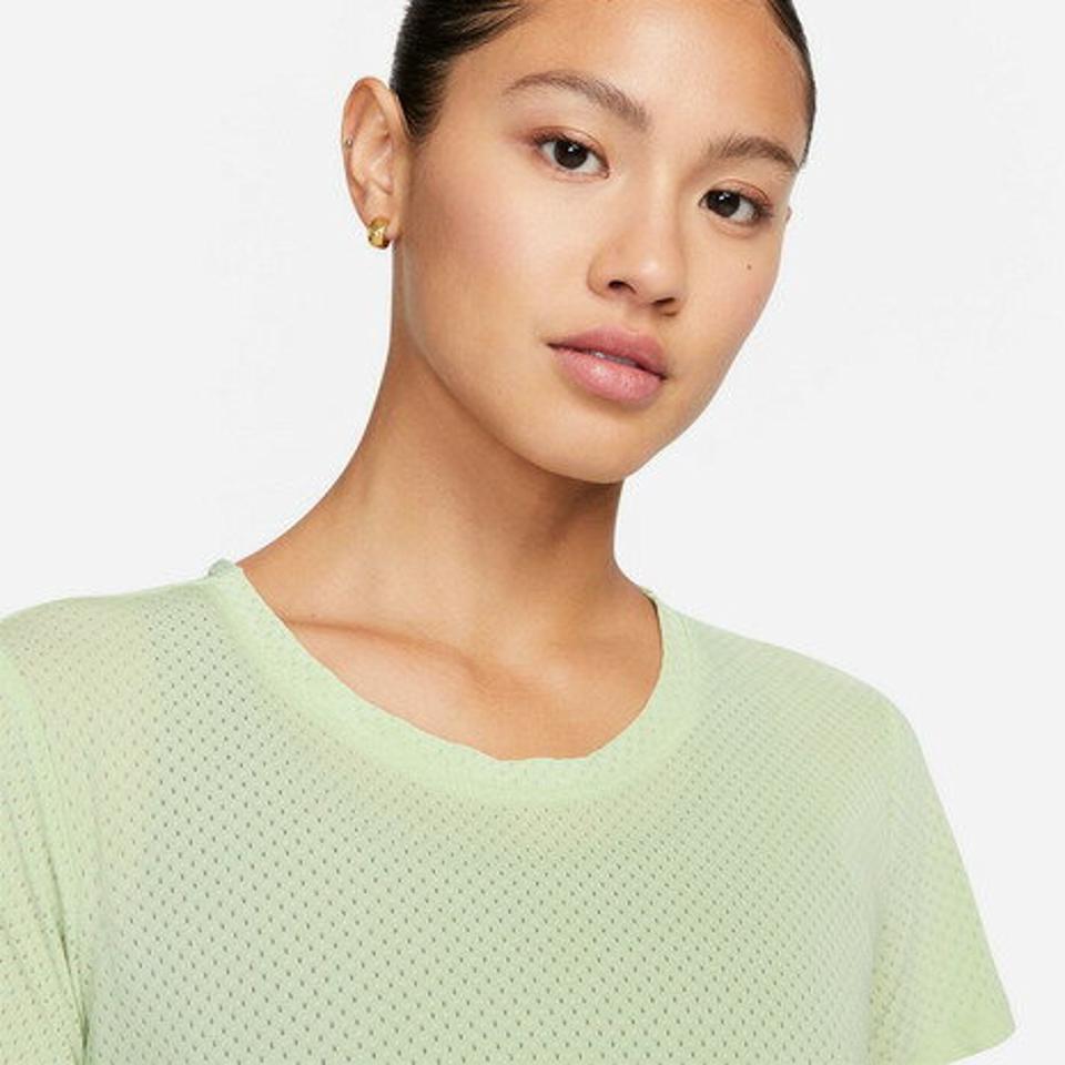 ナイキ(NIKE)(レディース)Tシャツ レディース ワン ドライフィット ブリーズ STD DX0132-343