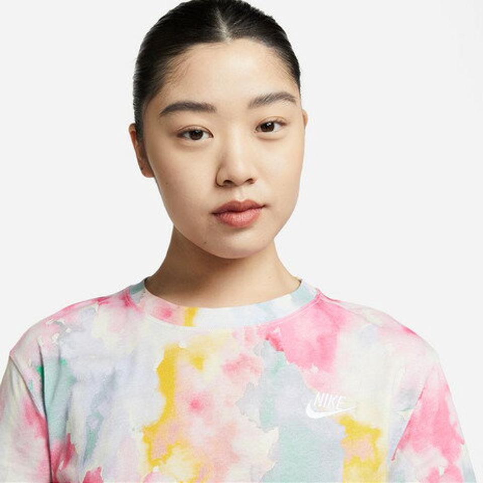 ナイキ(NIKE)(レディース)半袖Tシャツ レディース タイダイ エッセンシャル+ 2 FB8104-894