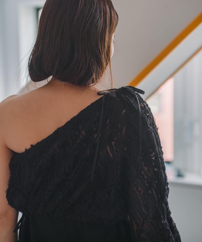 One shoulder lace top