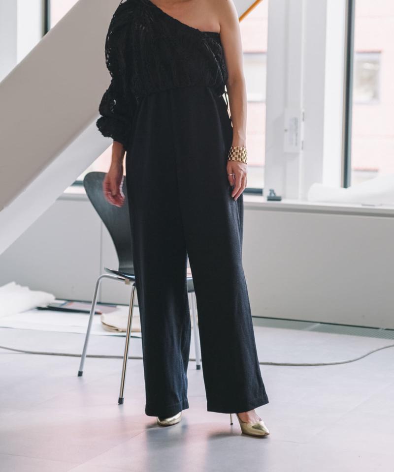 One shoulder lace top