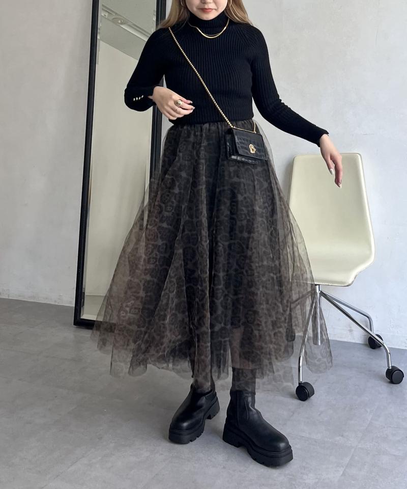 袖ボタンハイネックリブニット