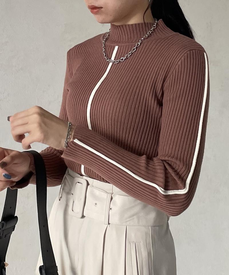 配色パイピングハイネックリブニット
