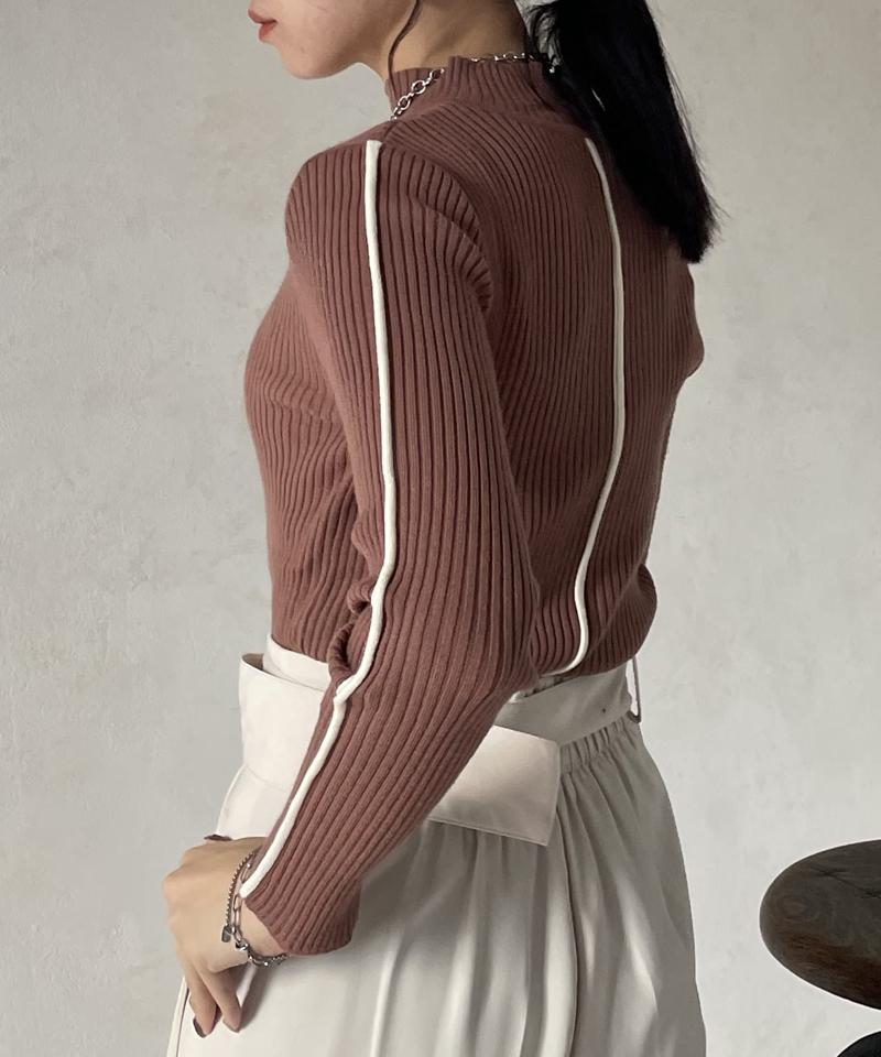 配色パイピングハイネックリブニット