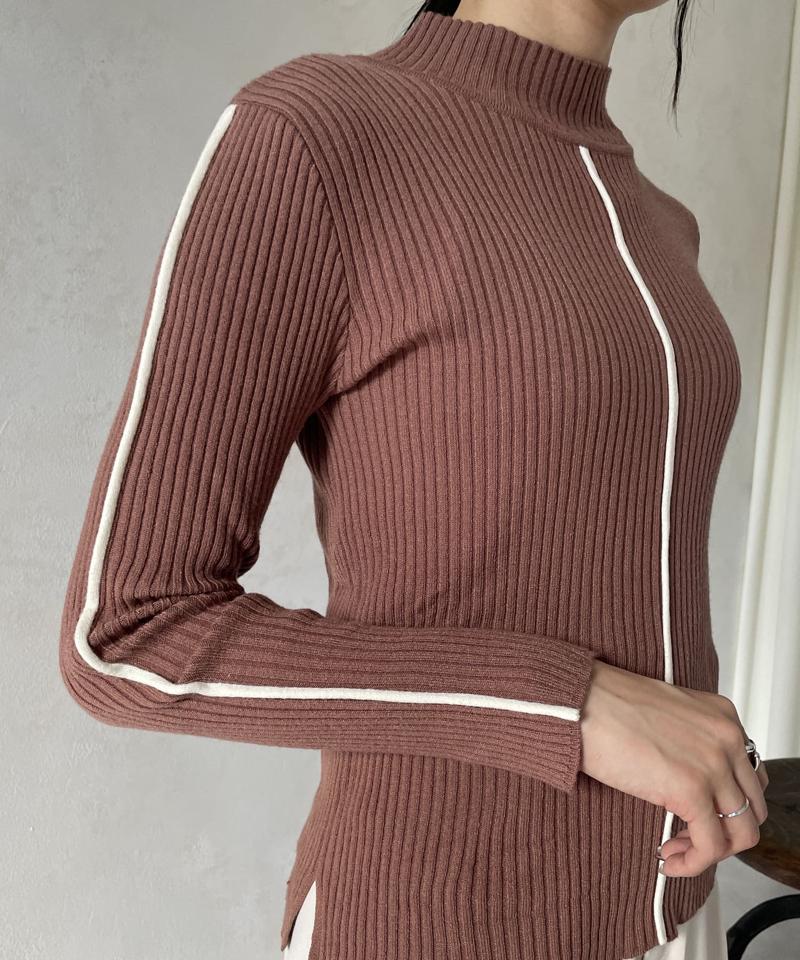 配色パイピングハイネックリブニット