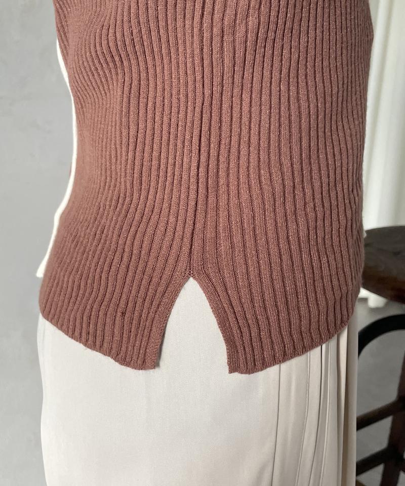 配色パイピングハイネックリブニット