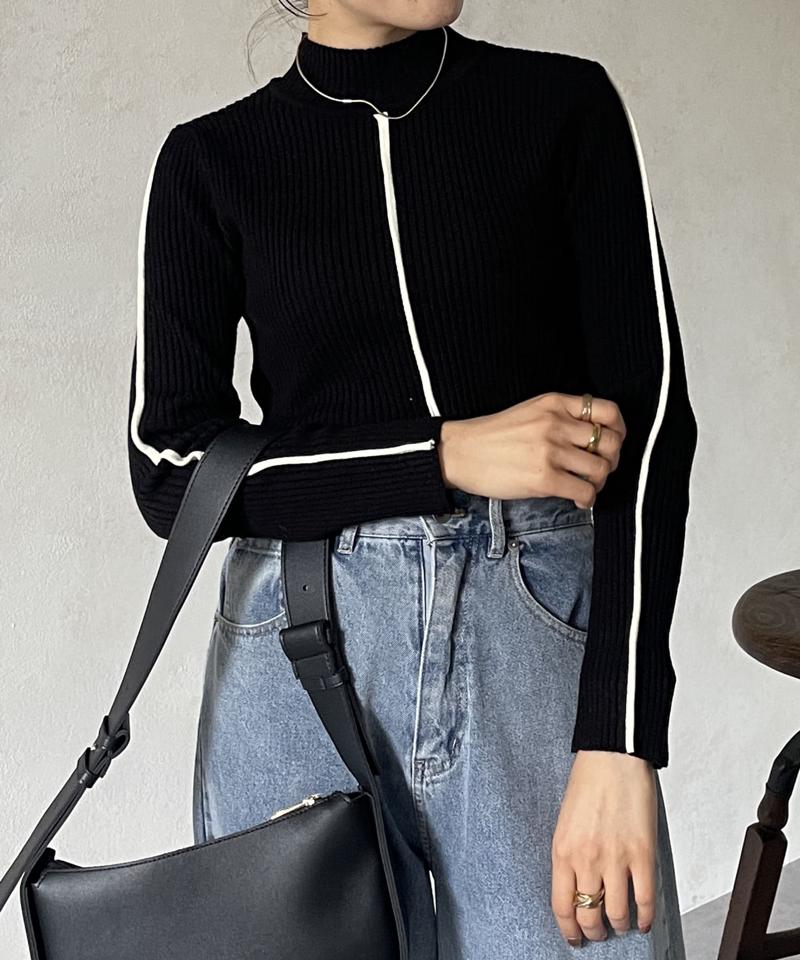 配色パイピングハイネックリブニット