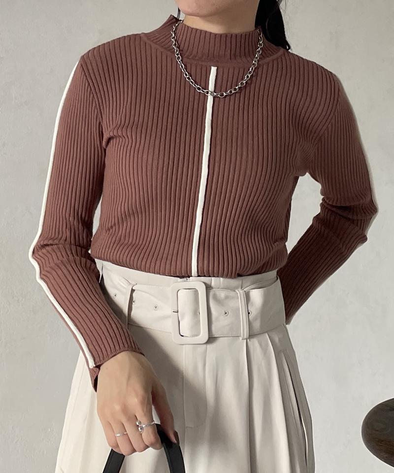 配色パイピングハイネックリブニット