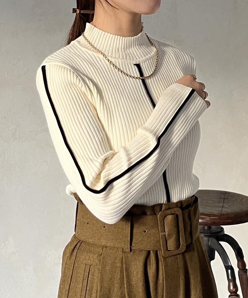 配色パイピングハイネックリブニット