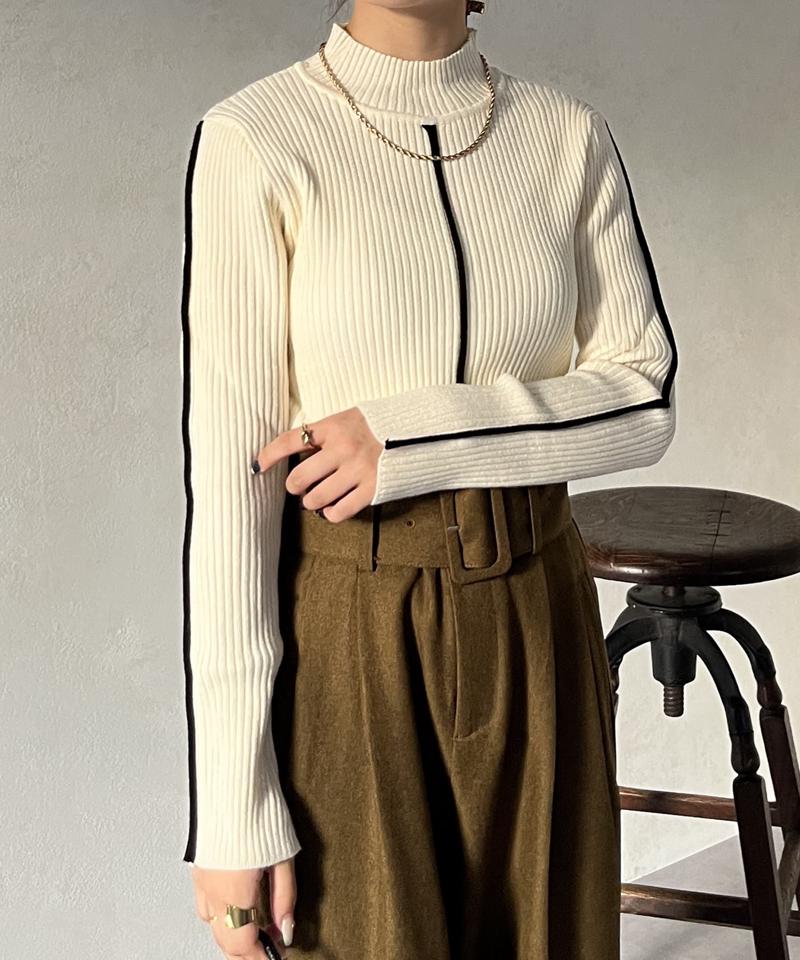 配色パイピングハイネックリブニット