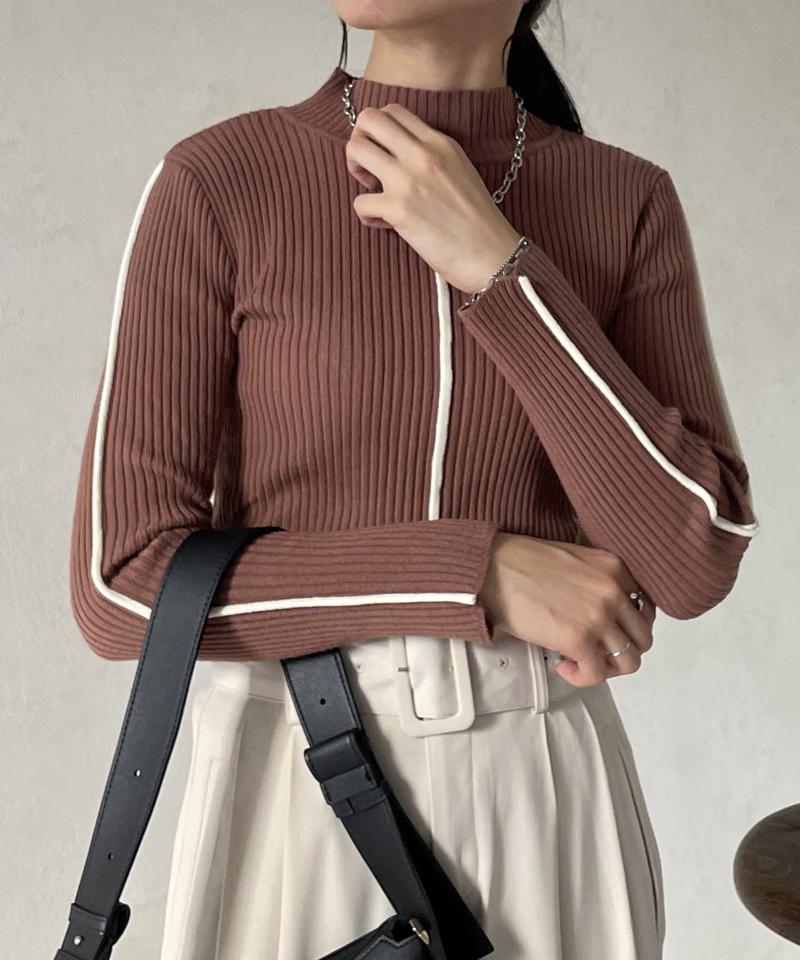 配色パイピングハイネックリブニット