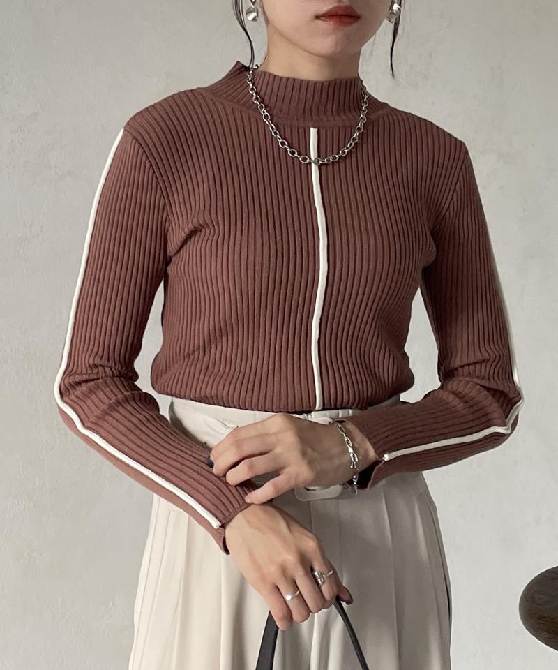 配色パイピングハイネックリブニット