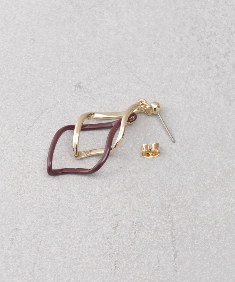 ネジリスクエアピアス