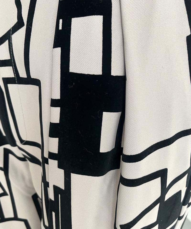 【バックウエストゴム仕様】キカ柄フロッキープリントワイドパンツ