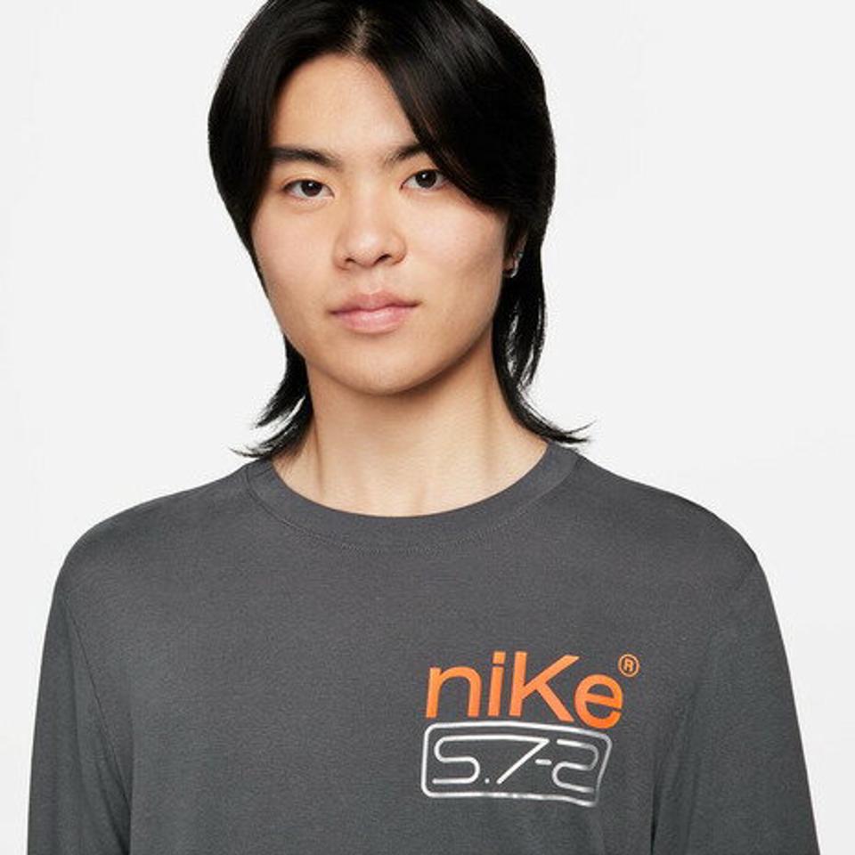 ナイキ（NIKE）（メンズ）AS ドライフィット ロングスリーブ フィットネス Tシャツ スタジオ '72 FQ3879-060