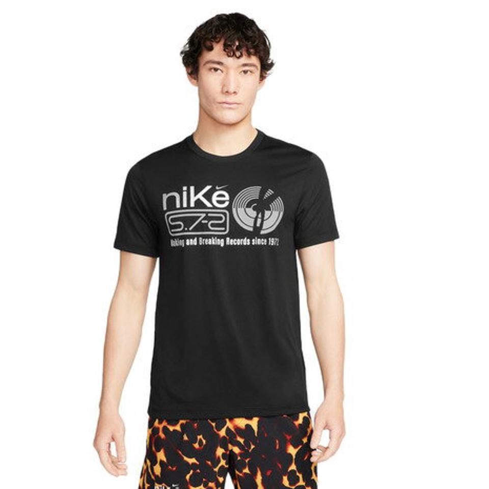 【20%OFFクーポン対象！3/21まで】ナイキ（NIKE）（メンズ）AS ドライフィット フィットネス Tシャツ RLGD スタジオ '72 FQ3877-010