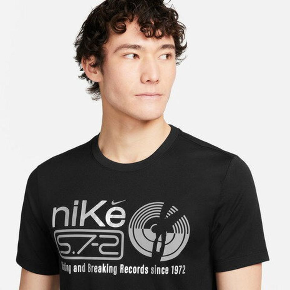 【20%OFFクーポン対象！3/21まで】ナイキ（NIKE）（メンズ）AS ドライフィット フィットネス Tシャツ RLGD スタジオ '72 FQ3877-010