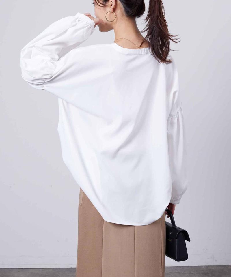スリットネック袖ボリュームブラウス