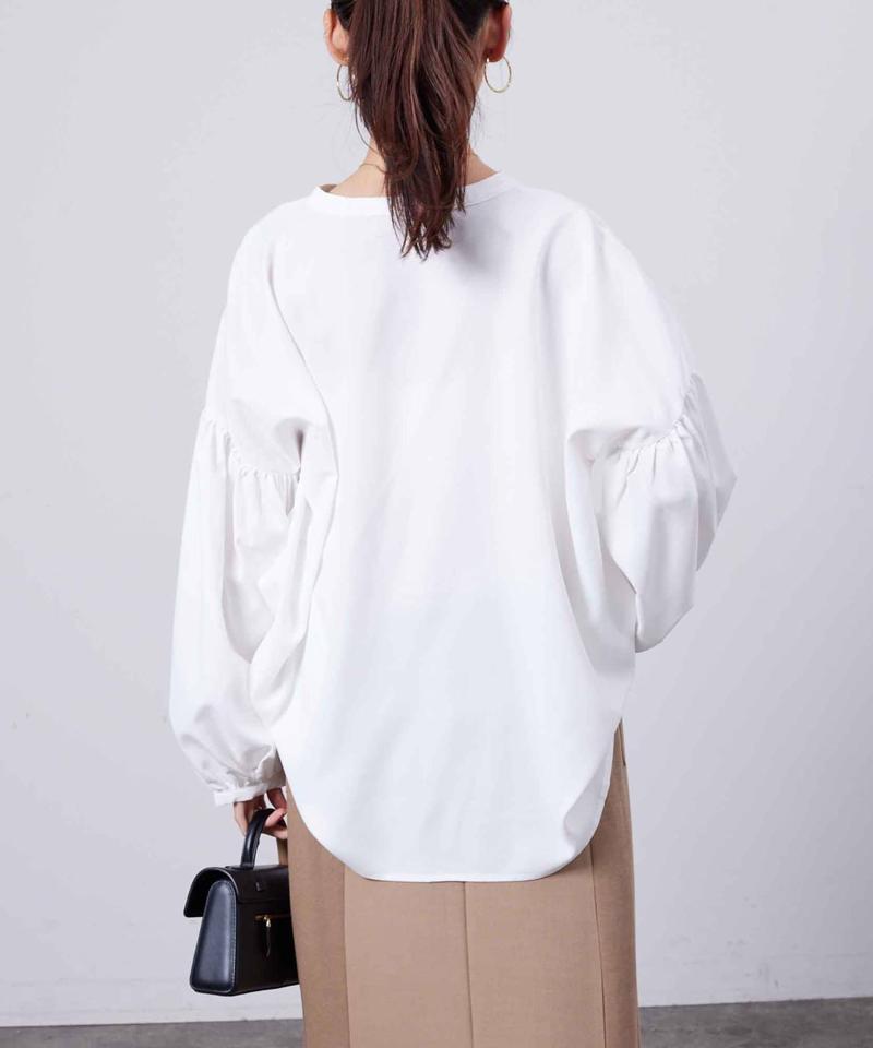 スリットネック袖ボリュームブラウス