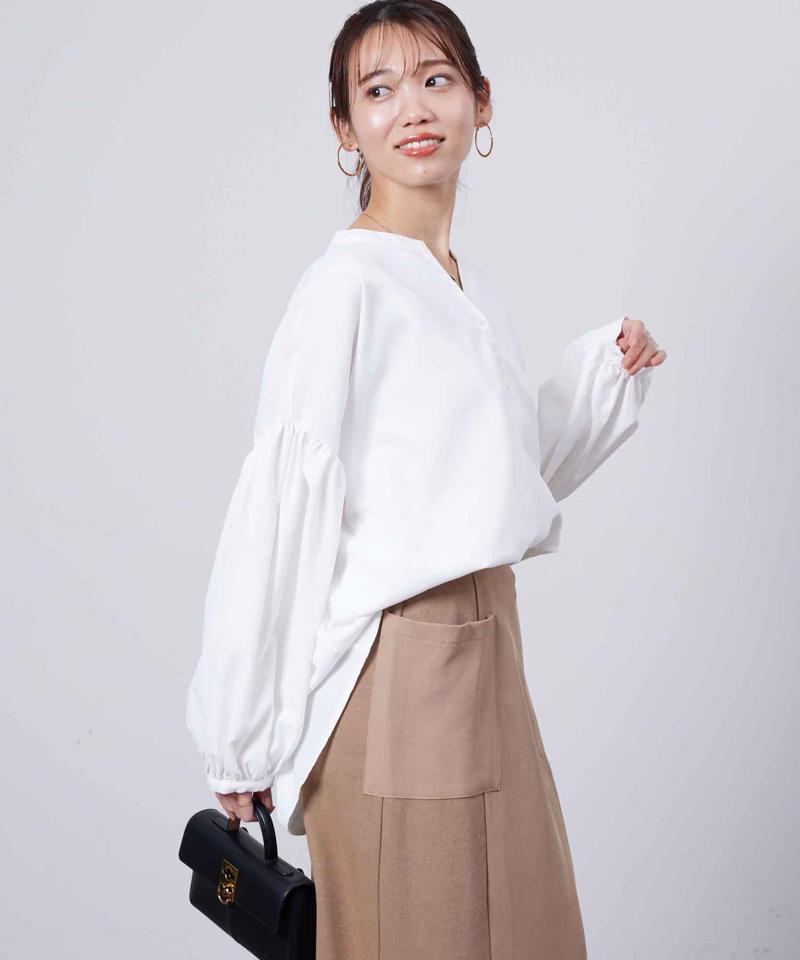 スリットネック袖ボリュームブラウス