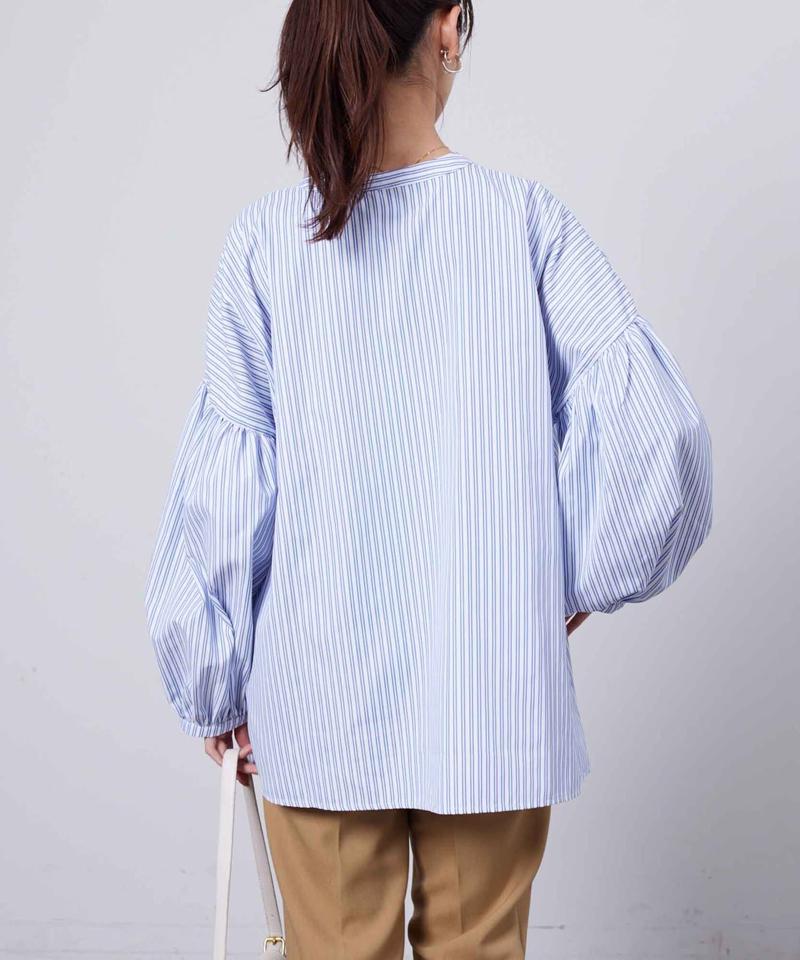 スリットネック袖ボリュームブラウス