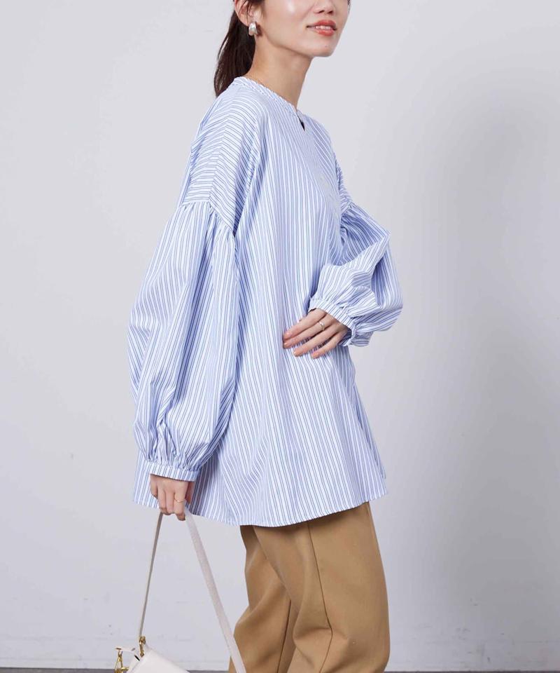 スリットネック袖ボリュームブラウス